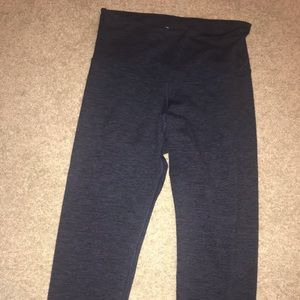 Old Navy Active Go-Dry Cropped Leggings